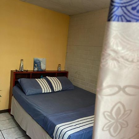 Pool House Hostel Santa Ana Exterior photo