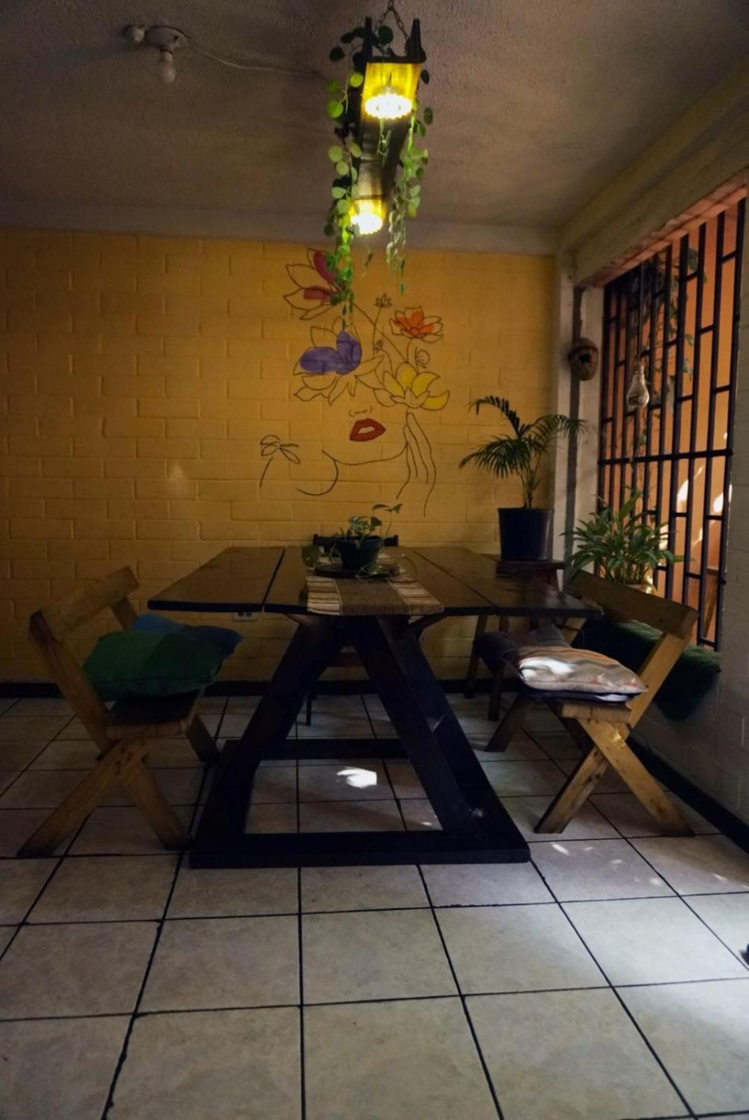 Pool House Hostel Santa Ana Exterior photo